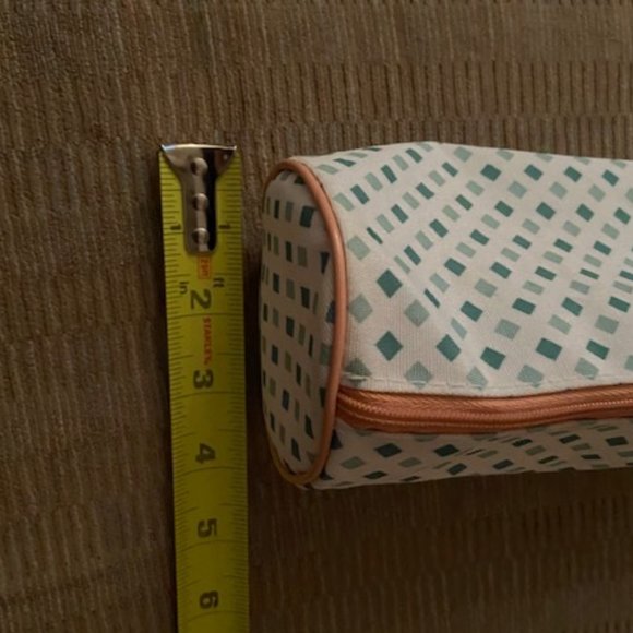 3/$35 Clinique Makeup Bag and coin purse - Picture 4 of 9